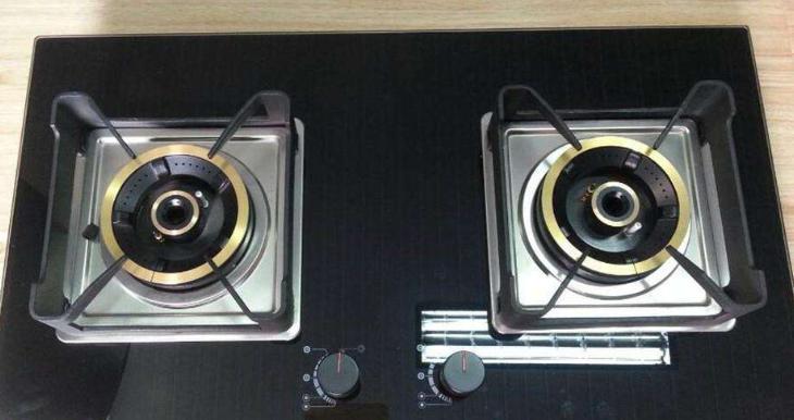 燃气灶一开火有响声是什么原因？总是滴滴响