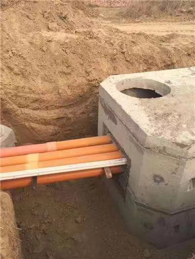 厕所与化粪池之间的连接井如何防臭？出渣口怎么防臭？