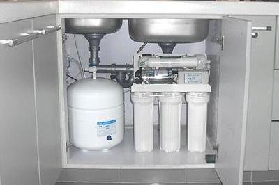 净水器红灯亮不加热是怎么回事？出水时左边亮红灯