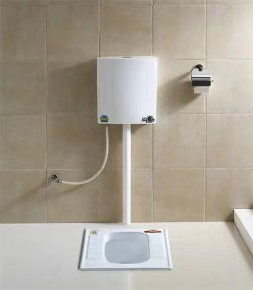 蹲便器脚踩的地方有积水怎么处理？旁边有积水