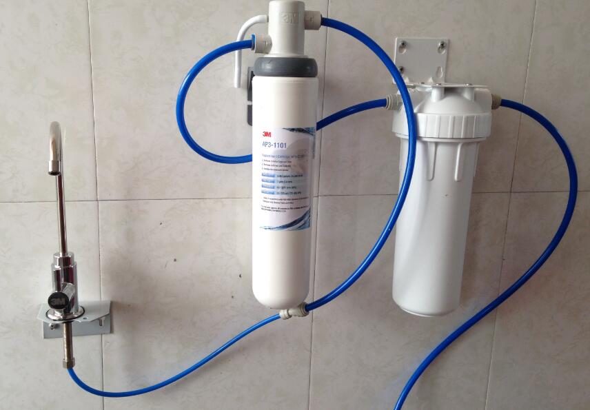 装修时安装净水器需要预先安装个管道吗？