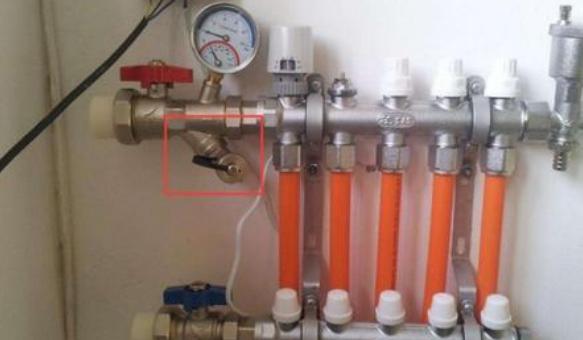 地暖回水阀关闭一直放水是怎么回事？