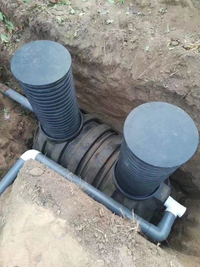 厕所与化粪池之间的连接井如何防臭出渣口怎么防臭