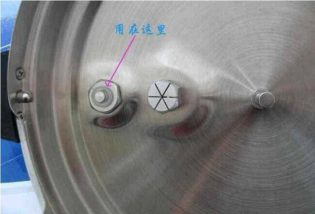 电压力锅上面顺着小圆孔出气孔一直漏气怎么办