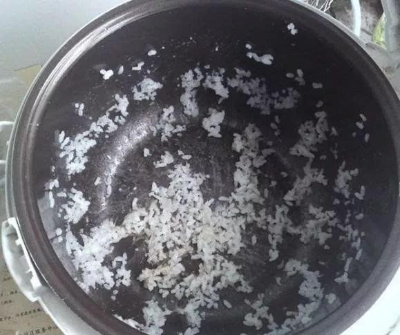 张文娇家电维修之家编辑2年前16854阅读电饭煲煮饭煮了夹生饭故障的