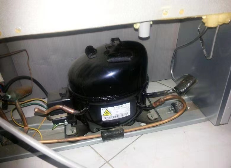 冰箱一启动压缩机就漏电不工作是怎么回事？