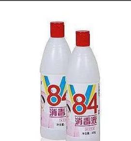 如何清洗蹲便器上的黄垢